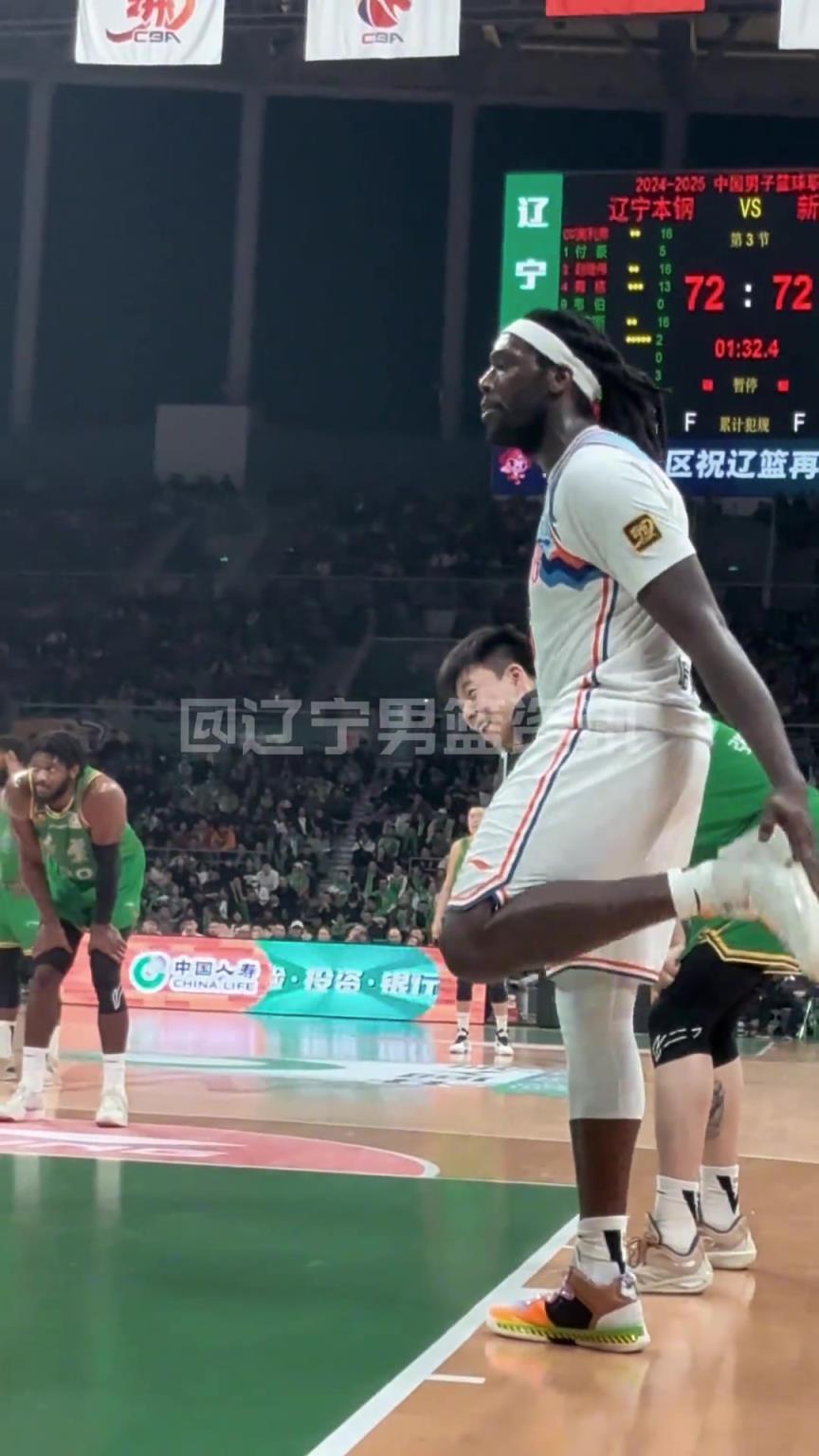 哈雷爾狂噴奧利弗：我會在澳洲干你小子！裁判吹T送他離場