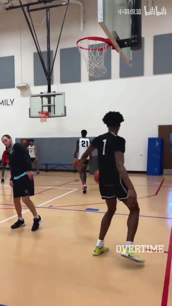 地表最強(qiáng)身體素質(zhì)？阿門扣籃簡(jiǎn)直就像直升機(jī)起飛一樣！